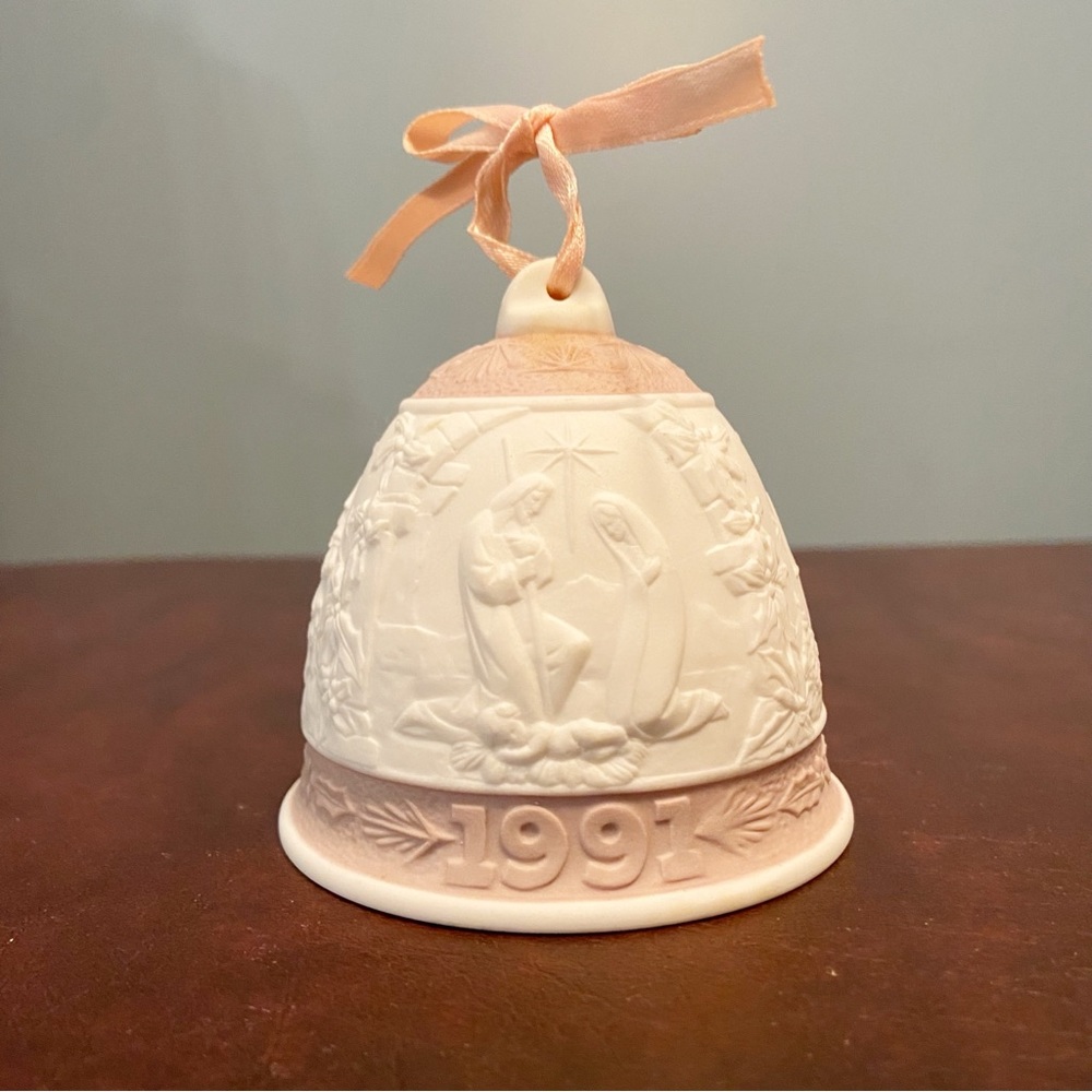Vintage 1991 Lladro Porcelain Christmas Bell